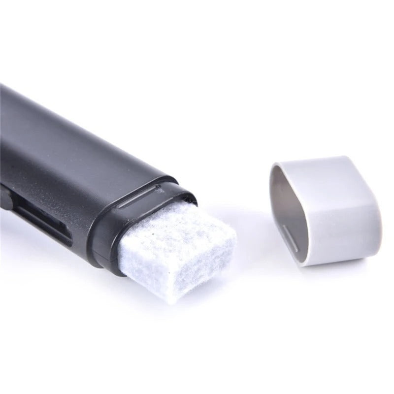 Vue du stylo nettoyeur portable avec crochet et embout éponge.